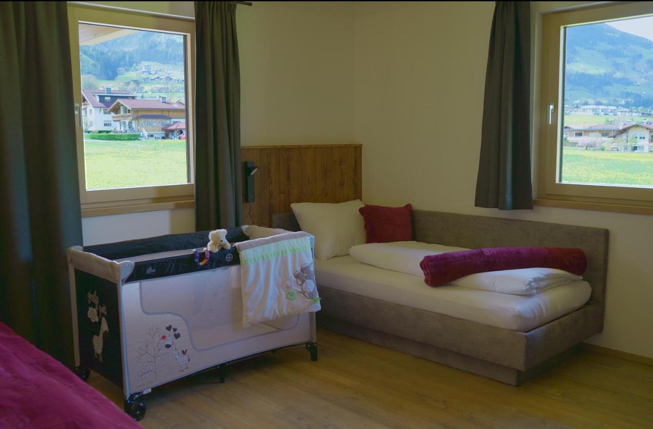 Alpen Quartier Lägenhet Uderns Exteriör bild