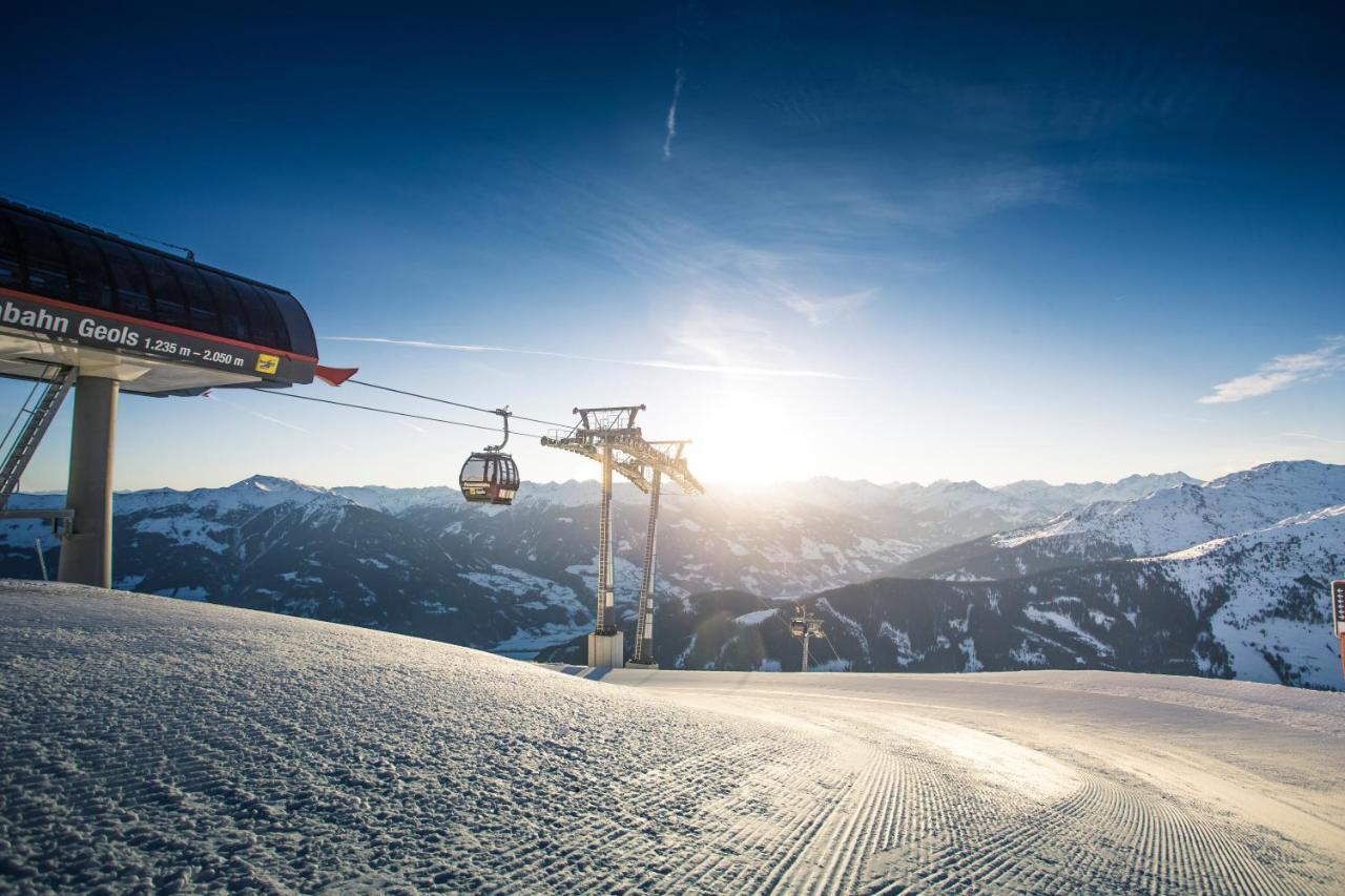 Alpen Quartier Lägenhet Uderns Exteriör bild